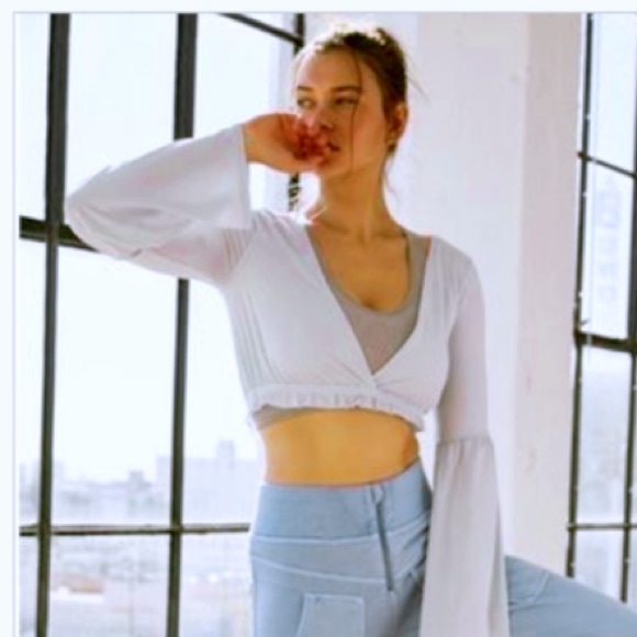 FREE PEOPLE LARGE MOVIN ON UP CROP NWT - Picture 2 of 4